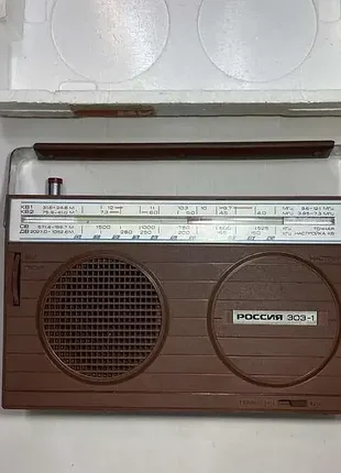 Радиоприемник россия 303-1, ссср, рэтро, антикварный, в упаковке. новый!