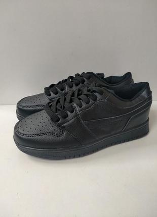 Кроссовки унисекс,черные,на шнурках.с-5403.
размеры:36-40.цена-750грн
