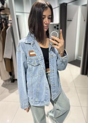 Жіноча весняна джинсова курточка зі спущеною лінією плеча розмір універсальний 42-461 фото