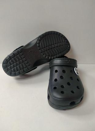 Крокси підліткові,чорні,легкі та зручні.т-5405.
розміри:36-41.ціна-300грн6 фото