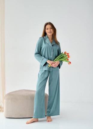Женский красивый комплект тройка из итальянского шелка цвета фисташка пижама 3в1 рубашка штаны и шорты1 фото