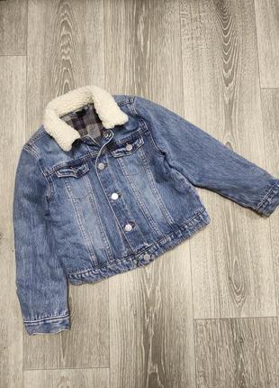 Модная теплая утепленная динсовка джинсовая куртка шерпа h&m 6-7 лет