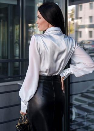 Жіноча атласна блуза на ґудзиках біла сорочка з напівпрозорими рукавами із шифону2 фото