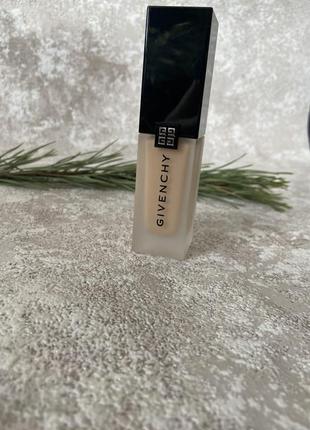 Givenchy prisme libre skin-caring matte тональна основа