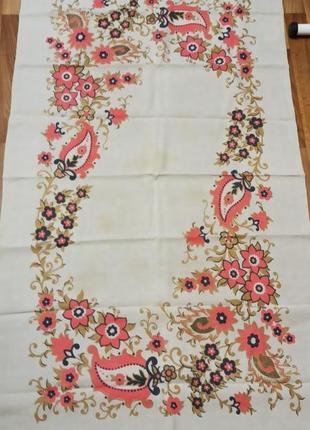 Лляна скатертина є плями