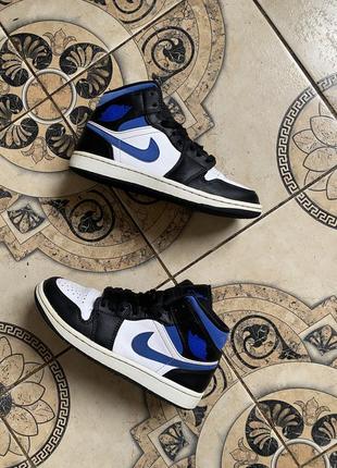 Женские кроссовки подростковые мужские nike air jordan 1 mid game royal5 фото