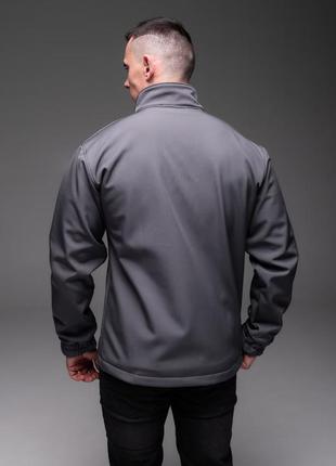 Чоловіча куртка на флісі без капюшона softshell сіра2 фото