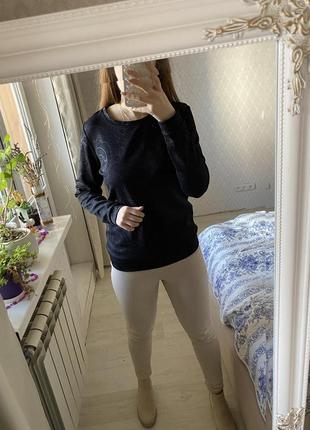 Чорний світшот з втисклим малюнком лонгслів р.s