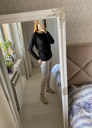 Чорний світшот з втисклим малюнком лонгслів р.s