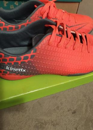 Оригінал   бркндові кросівки kinetix, для гри в футбол,  38 розмір