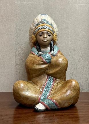 Фарфоровая статуэтка lladro «маленький вождь».