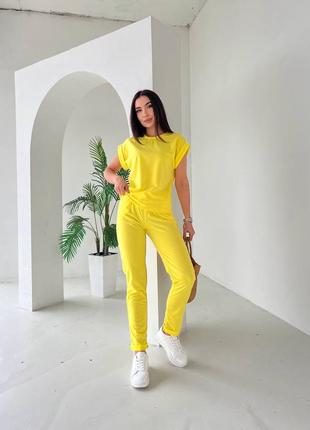 Жіночий костюм