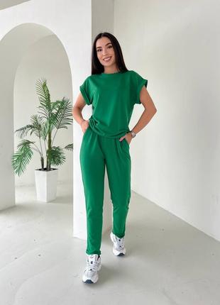 Жіночий костюм