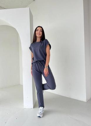 Жіночий костюм