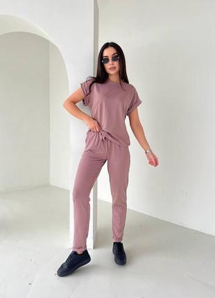 Жіночий костюм