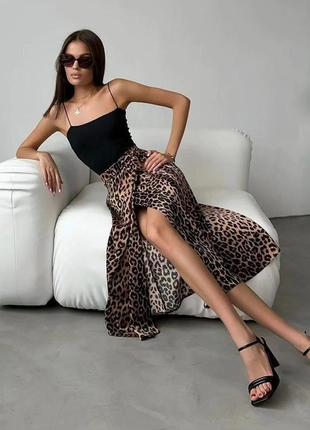 Стильная женская длинная макси юбка на запах леопардовая5 фото