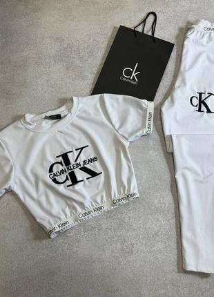 Літній костюм в стилі calvin klein