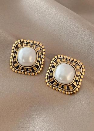 Тренд стильні золотисті жіночі сережки кульчики серьги пусети перлини