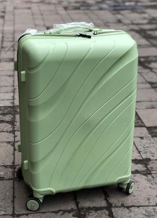 Середня валіза світло - зелена m мʼятна1 фото