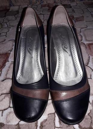 Туфли на танкетке