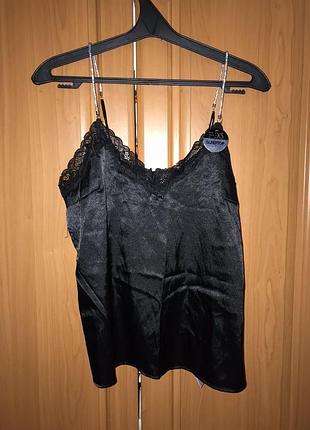 Атласна маєчка з блискучими бретельками