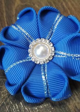 Небольшие синие бантики