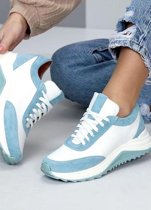 Натуральні шкіряні та замшеві білі кросівки з блакитними вставками5 фото
