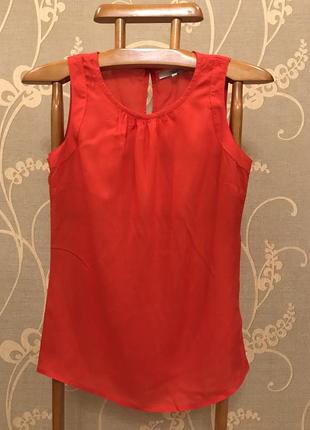 Очень красивая и стильная брендовая блузка красного цвета..100% вискоза.1 фото