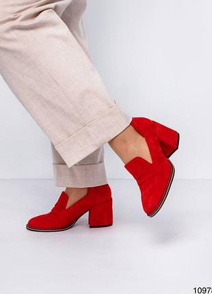 Замшеві туфлі на підборах з натуральної замші