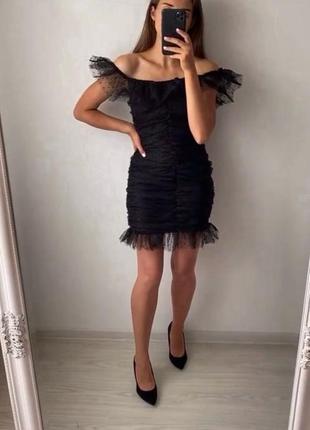 Сукня xs-s міні плаття модне чорне спущене плече трендове вечірнє zara  тренд мінімалістиче стильне плаття