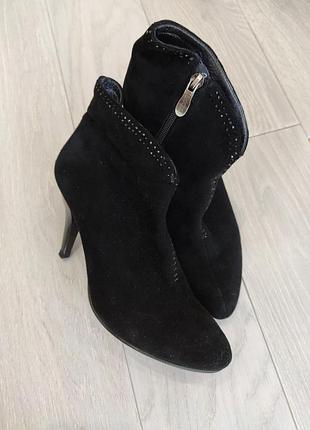 Натуральные замшевые полусапожки ботинки очень качественные