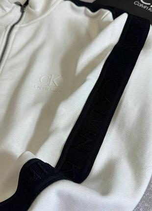 Жіночий костюм calvin klein