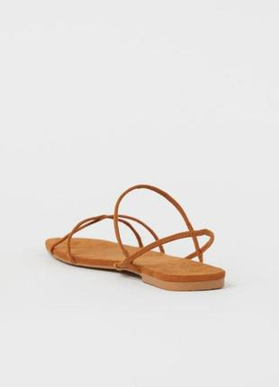Жіночі сандалі h&m кольору camel на плоскій підошві5 фото