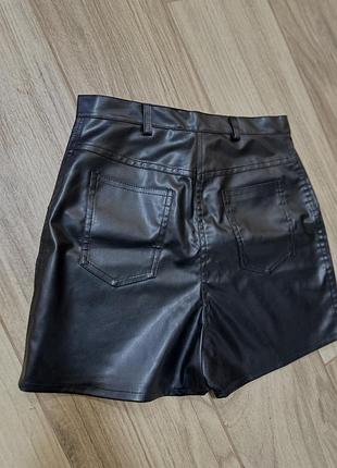 Шорти з еко шкіри.