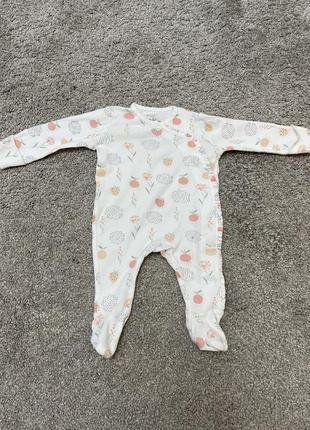 Чоловічок на новонародженого дівчинку