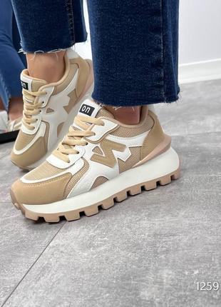 Кросовки бежевые белые