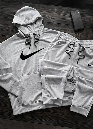 Весняний, чоловічий спортивний костюм nike