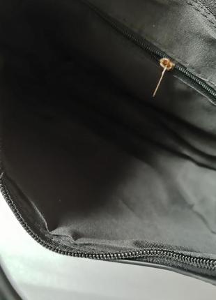 Трендова сумочка на плече або крос-боді9 фото