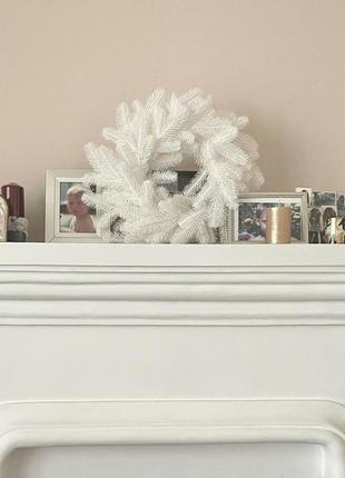 Венок новогодний рождественский lux из литой хвои d-40 см белый2 фото