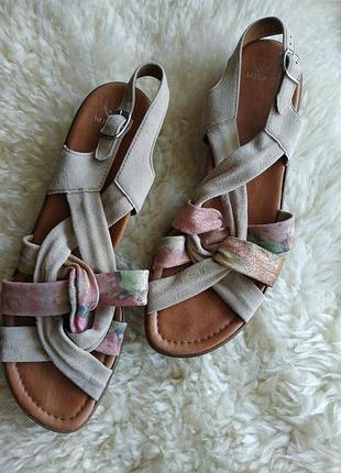 Кожаные босоножки 38-39 рр