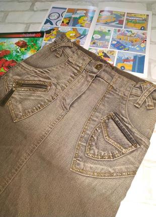 Коричневая джинсовая юбка со стразами ♥️1 фото