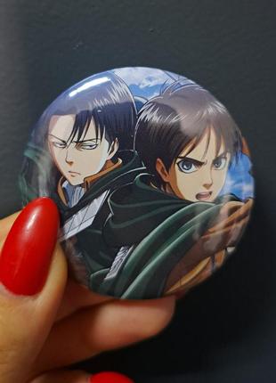 Значок атака титанов 5.6 см