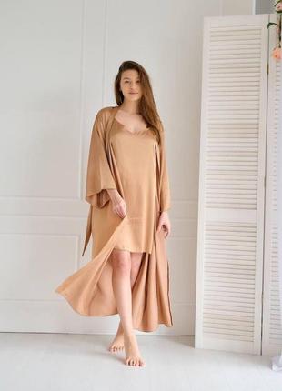Шелковый красивый комплект ночная рубашка и удлиненный халат цвет кофе красивые домашние наборы для женщин1 фото