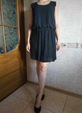 Маленьке чорне плаття