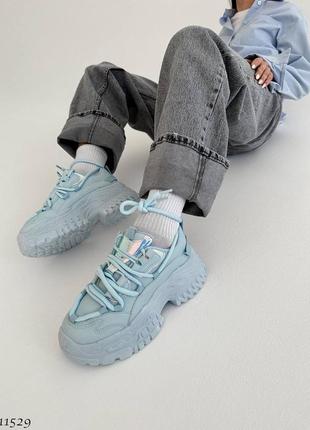 Блакитні шкіряні кросівки на товстій грубій масивній підошві платформі