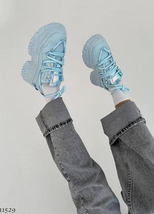 Блакитні шкіряні кросівки на товстій грубій масивній підошві платформі