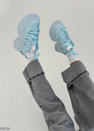 Блакитні шкіряні кросівки на товстій грубій масивній підошві платформі
