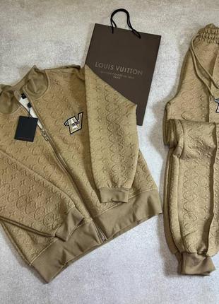 Жіночий костюм louis vuitton