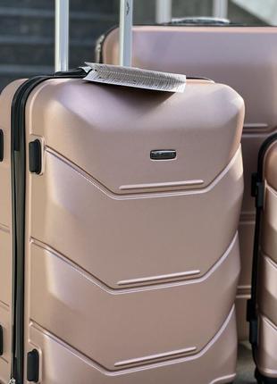 Ударопрочный wings средний чемодан дорожный m на колесах польша 75 литров3 фото