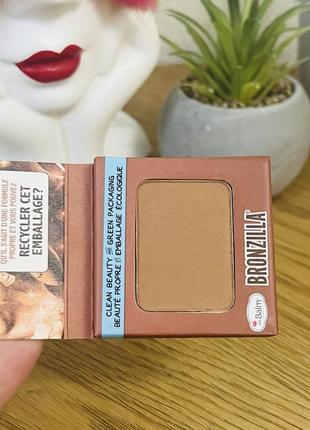 Оригінал thebalm bronzilla bronzer, contour & shadow бронзер для обличчя3 фото